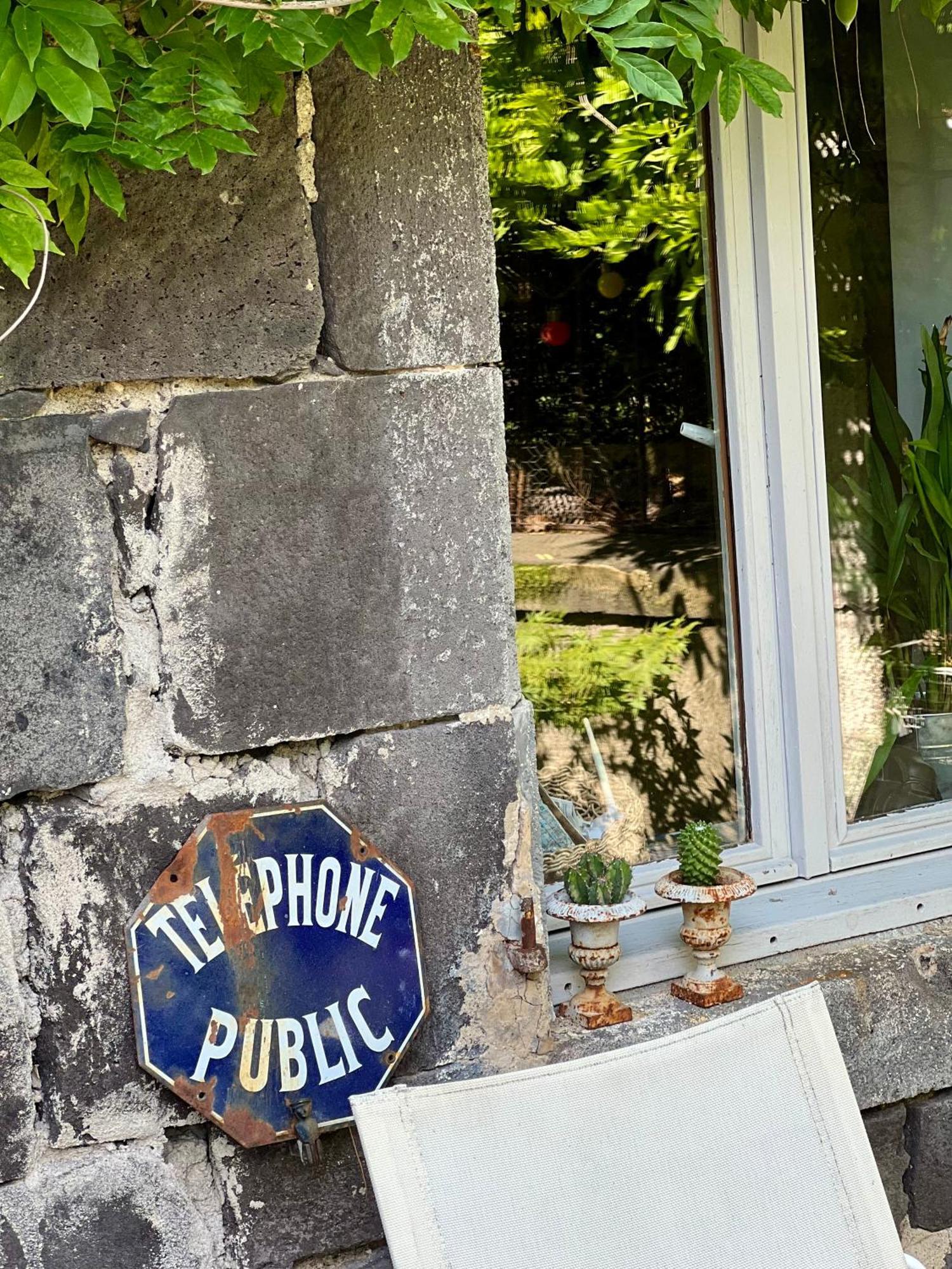 Bed and Breakfast Les Hirondelles Du Marais Riom Exterior foto